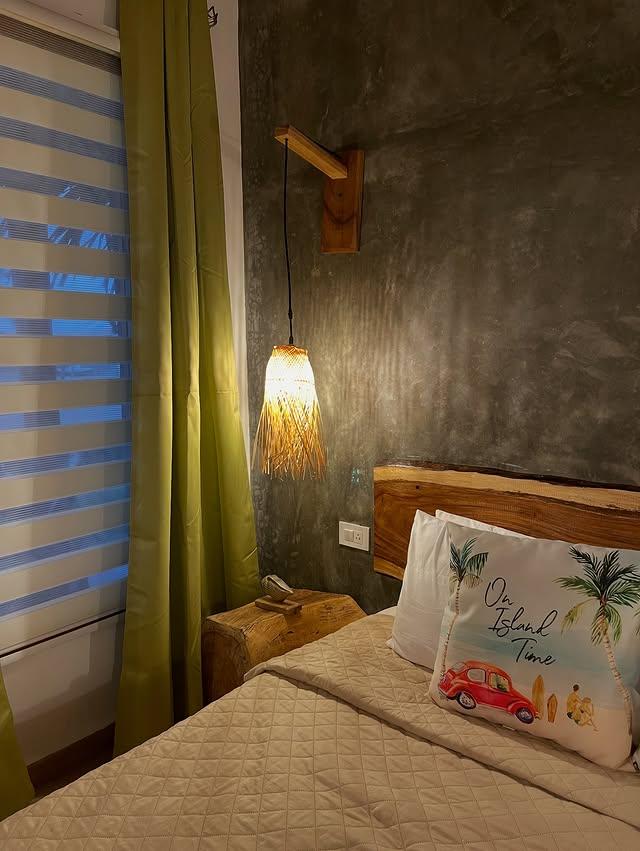 Las Rosas Inn background