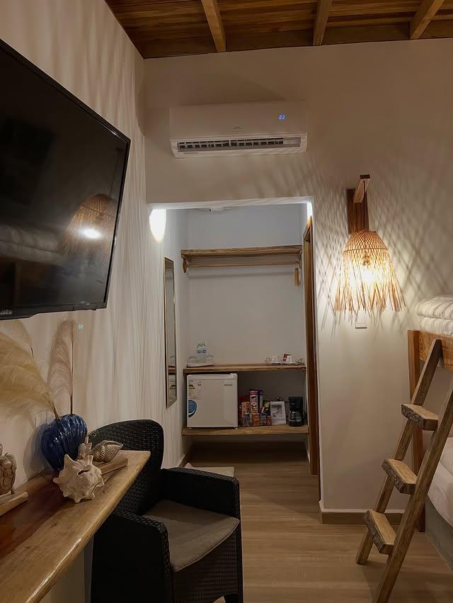 Las Rosas Inn background