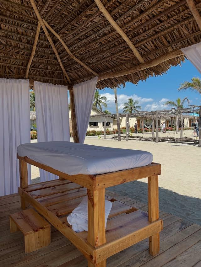 Las Rosas Inn background