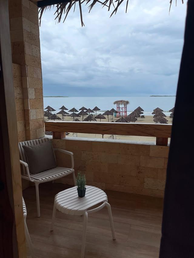 Las Rosas Inn background