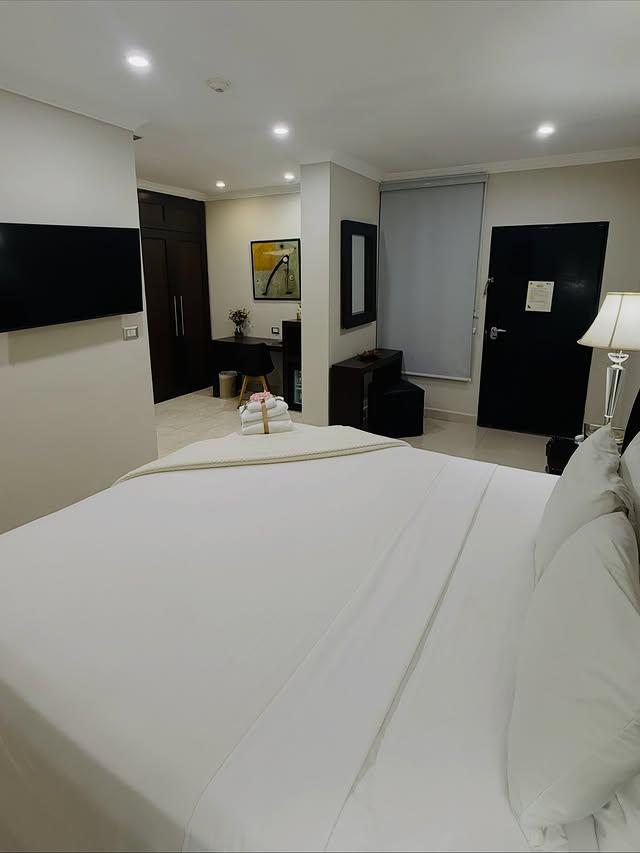 Bakhos Suites Hotel - Imagen 2