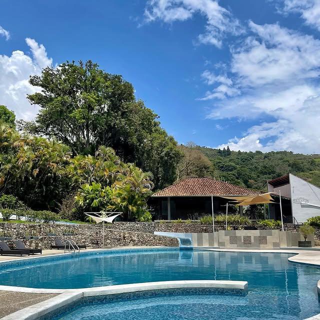 Hotel la Pedregosa background