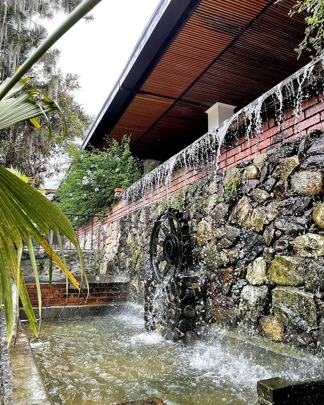 Hotel la Pedregosa background