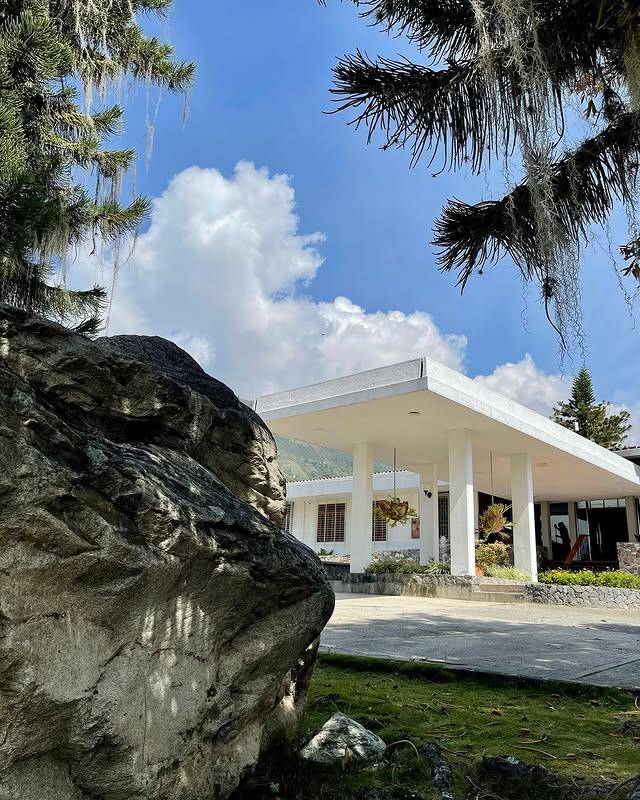 Hotel la Pedregosa background