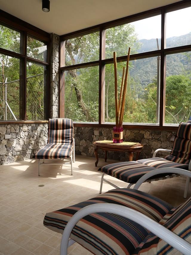 Estancia & Spa El Encanto background