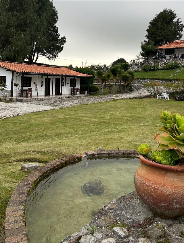 Estancia & Spa El Encanto background