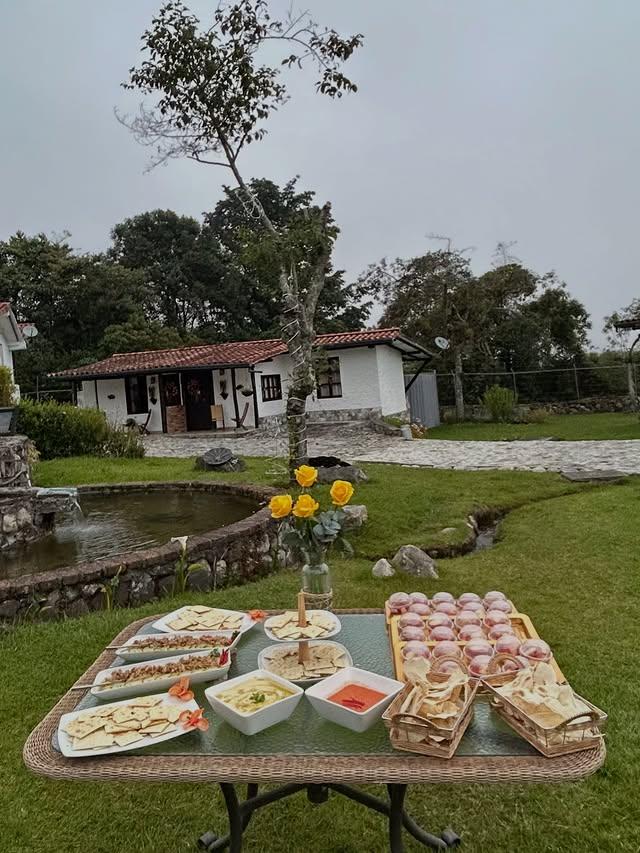 Estancia & Spa El Encanto background