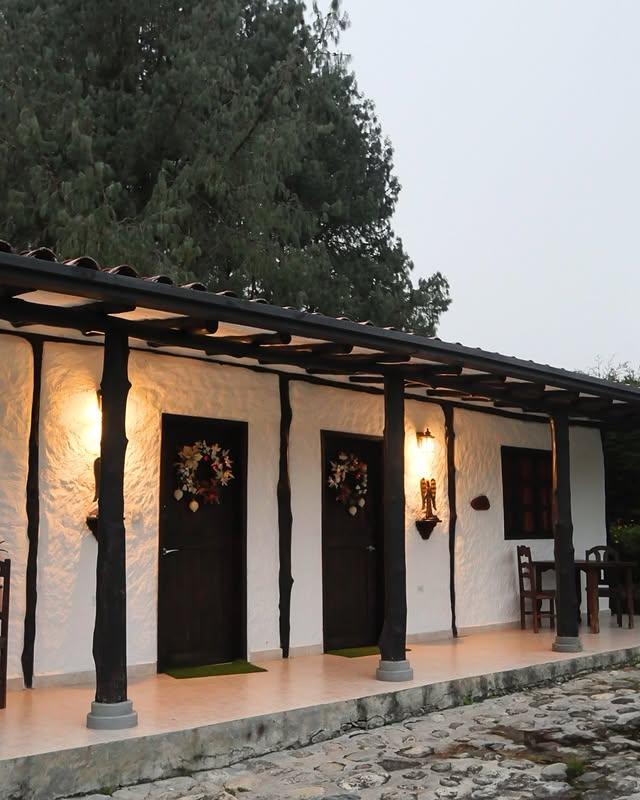 Estancia & Spa El Encanto background