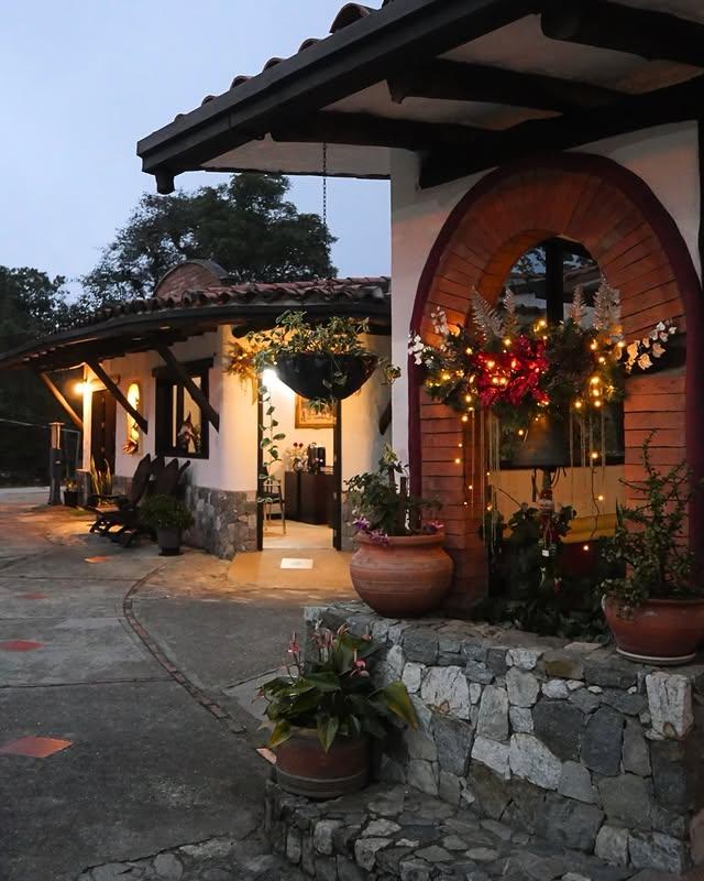 Estancia & Spa El Encanto background