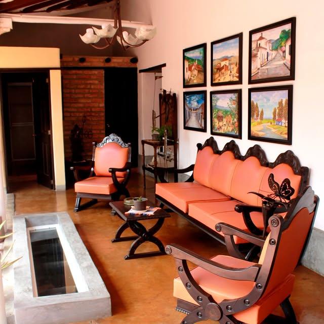 Posada Suiza background