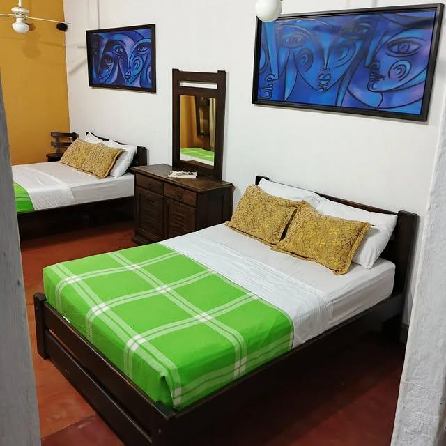 Posada Suiza background