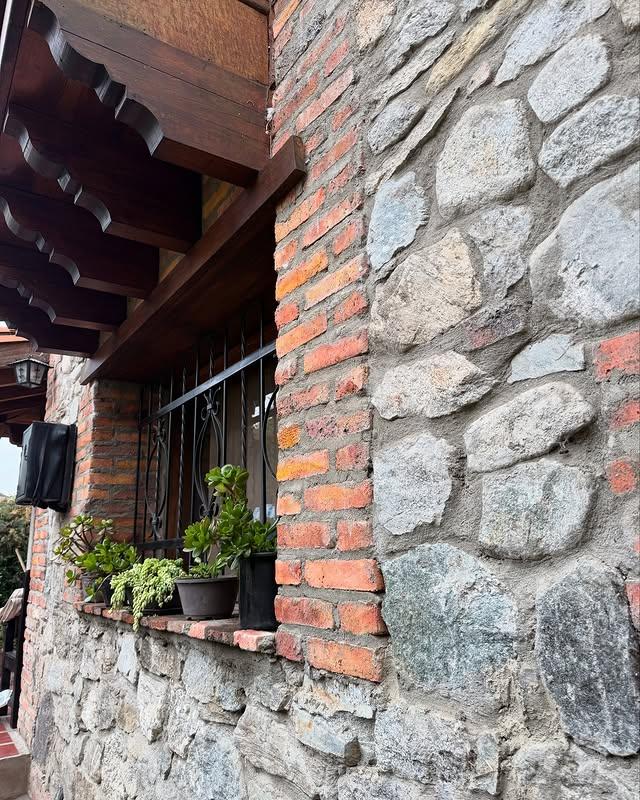 Cabaña La Encantada background