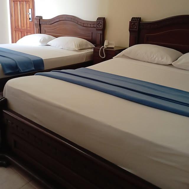 Isla Larga Hotel background