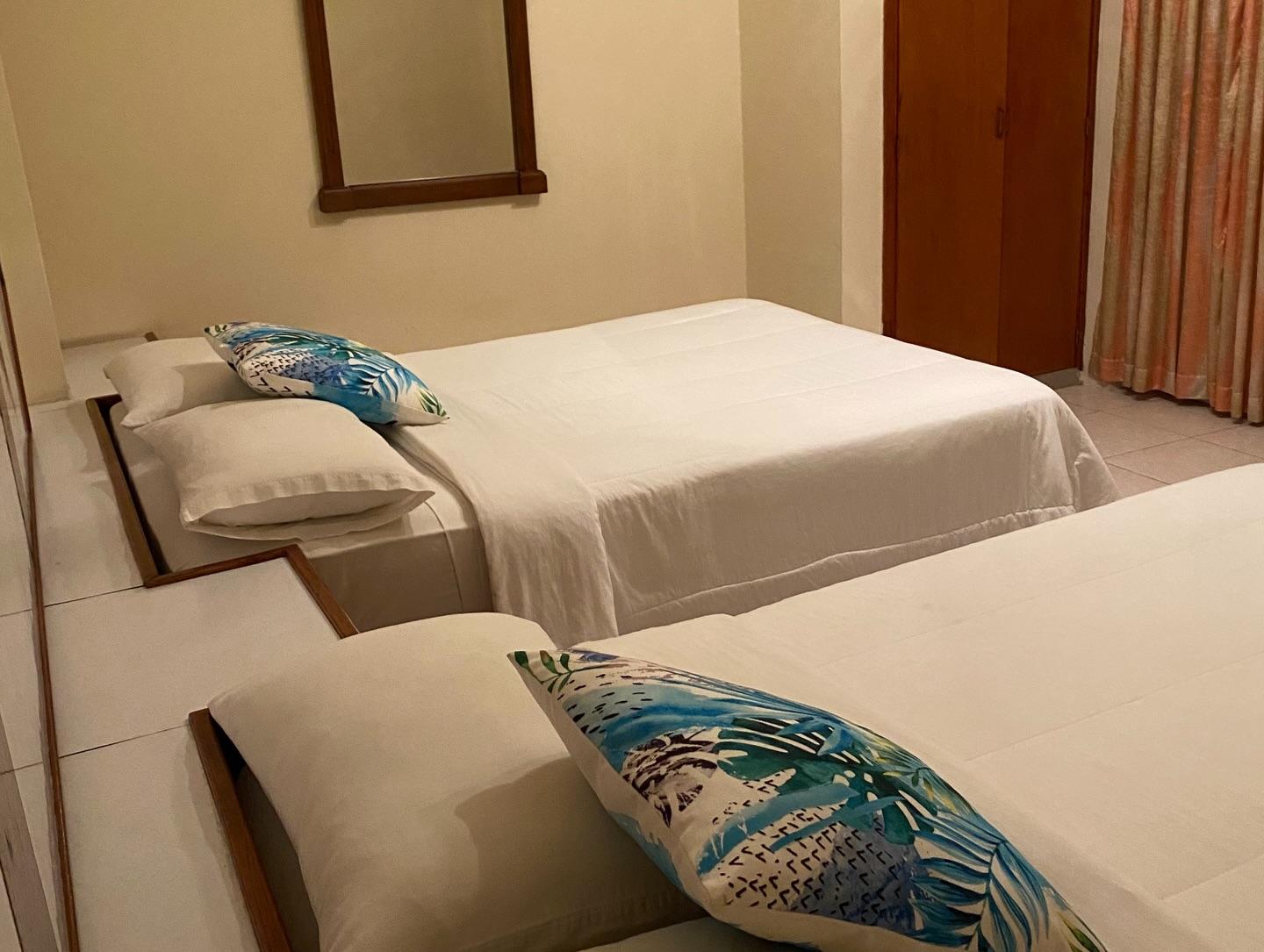 Isla Larga Hotel background